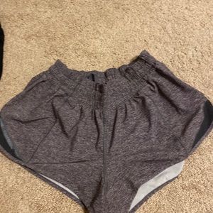 grey lululemon hotty hot 2.5 shorts